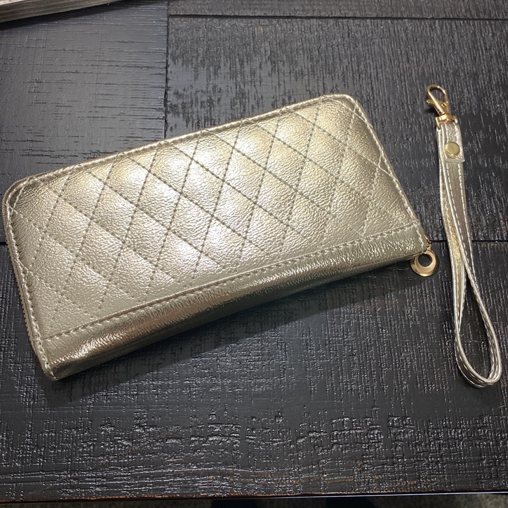NEW! Champagne Tatum Quilted Wristlet Wallet!! - Picture 7 of 7